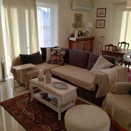 Maria'S House Apartment เอเธนส์ ภายนอก รูปภาพ
